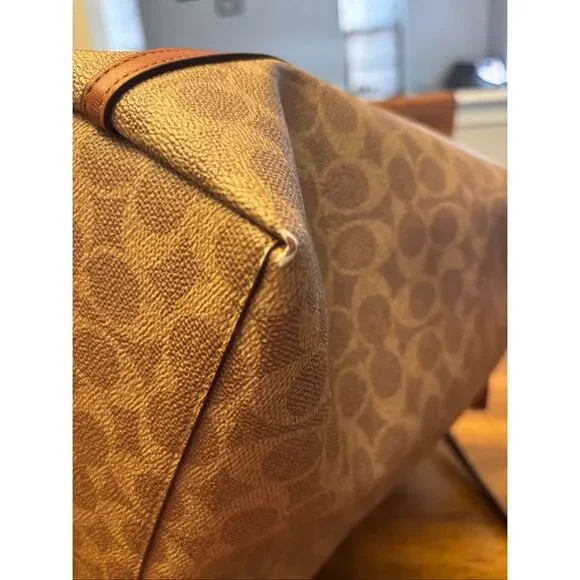 Coach purse - Picture 10 of 16